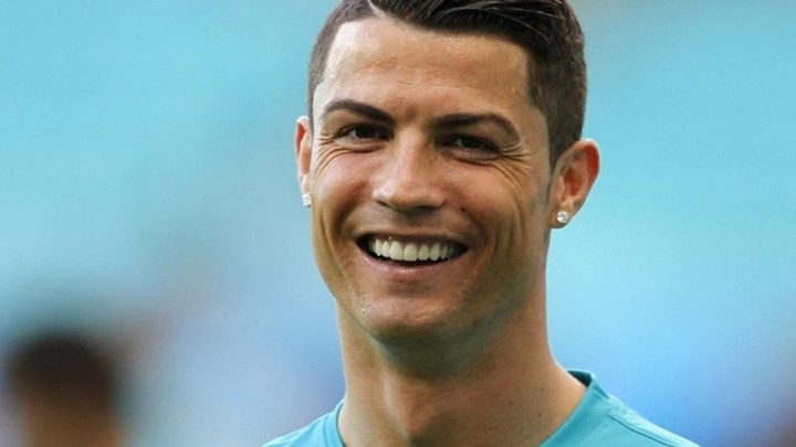 Κριστιάνο Ρονάλντο: Κάνει κοιλιακούς με την κόρη του – ΒΙΝΤΕΟ