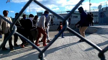 Μεταναστευτικό: Το σχέδιο πίσω από τις επιτάξεις – Πώς θα στηθούν και θα λειτουργήσουν τα κλειστά κέντρα