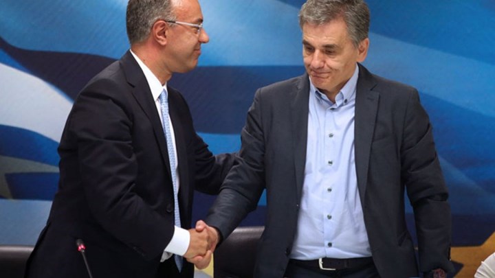 Κόντρα Σταϊκούρα – Τσακαλώτου για τους πλειστηριασμούς