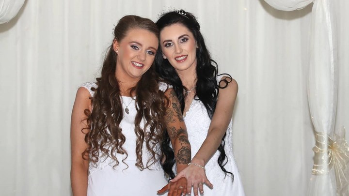 Βόρεια Ιρλανδία: Γεγονός ο πρώτος γάμος μεταξύ ατόμων του ίδιου φύλου – ΦΩΤΟ