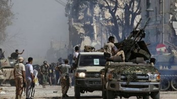Λιβύη: «Σφυροκοπεί» την πρωτεύουσα ο Χαφτάρ
