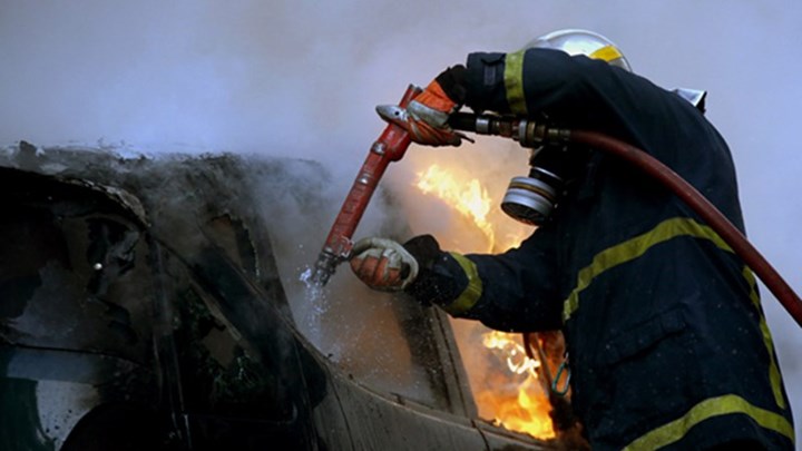 Θεσσαλονίκη: Πυρκαγιά σε 2 αυτοκίνητα