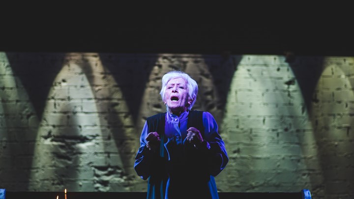 Η Μπεμπεδέλη… χτυπά Θεσσαλονίκη με την συναρπαστική «Ρόουζ» της