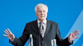 Μεταναστευτικό: Δραματική προειδοποίηση Ζεεχόφερ για «δεύτερο 2015»