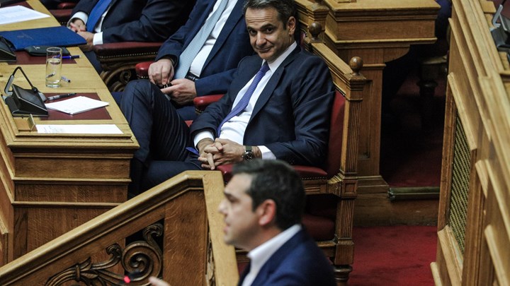 Βουλή: Σε μετωπική οι πολιτικοί αρχηγοί για τα εργασιακά