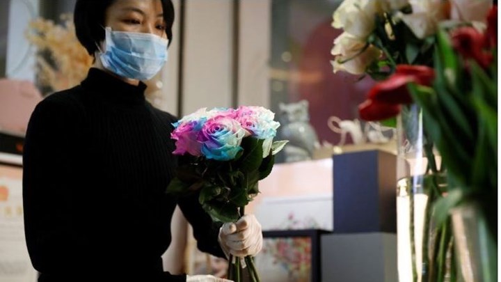 Κορονοϊός: Άγιος Βαλεντίνος με… απολυμαντικά – Η ιδέα ενός ανθοπωλείου κατά της εξάπλωσης του ιού