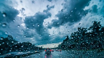 Καιρός: Σκηνικό με βροχές και ισχυρές καταιγίδες – Πού θα είναι έντονα τα φαινόμενα
