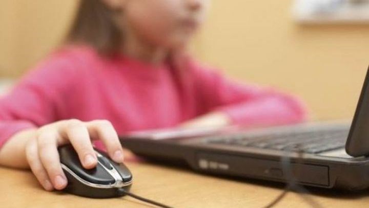 Έτσι οι παιδόφιλοι παγιδεύουν τους ανήλικους στο διαδίκτυο – Συμβουλές στους γονείς