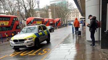 Συναγερμός στο Λονδίνο: Άνδρας μαχαιρώθηκε σε σιδηροδρομικό σταθμό