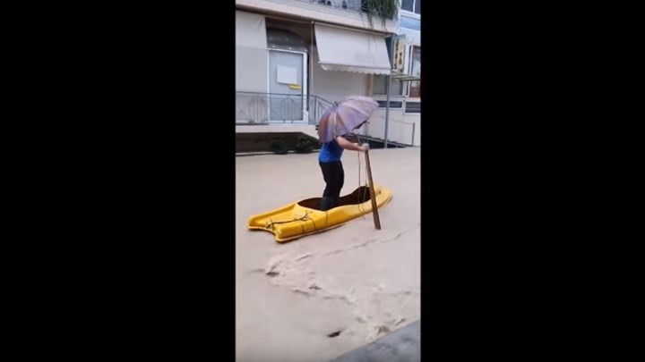 Ρόδος: Με κανό στους πλημμυρισμένους δρόμους – BINTEO