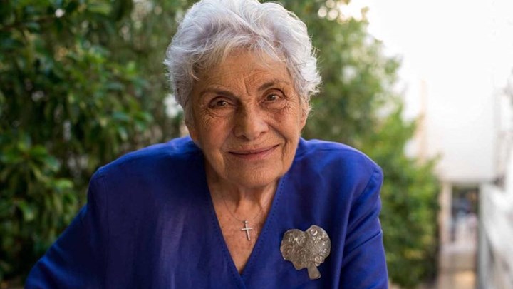 Στην Εντατική η σπουδαία ποιήτρια Κική Δημουλά