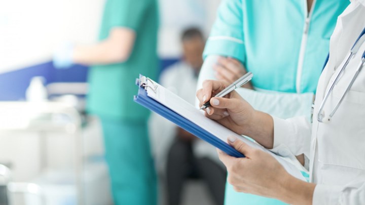 Μεγάλη μείωση στις εισφορές υγείας για 2 εκατ. μισθωτούς σχεδιάζει η κυβέρνηση