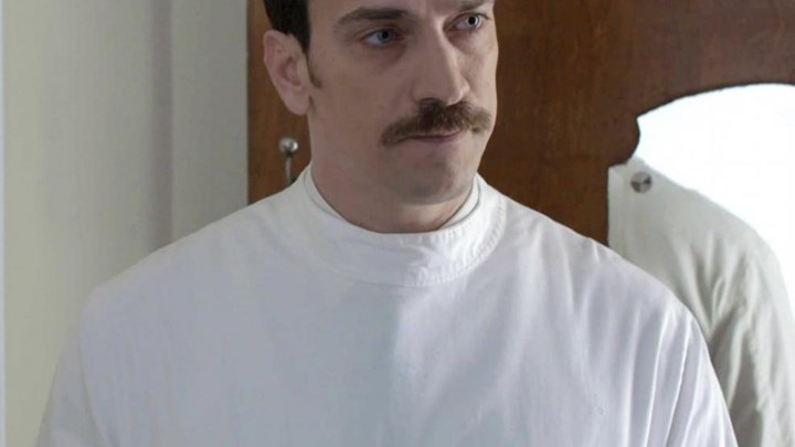 Άγριες Μέλισσες: Ο γιατρός βάζει ερωτικές «βόμβες» στο Διαφάνι