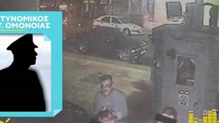 ΑΤ Ομόνοιας: Σε διαθεσιμότητα ο αστυνομικός που κατέβρεξε γυναίκα με μάνικα