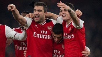 Ο γραμματέας του club φίλων της Άρσεναλ στον Realfm 97,8 για τη μονομαχία με τον Ολυμπιακό