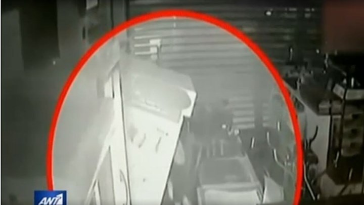 Θεσσαλονίκη: Βίντεο-ντοκουμέντο από τη διάρρηξη σε μίνι μάρκετ