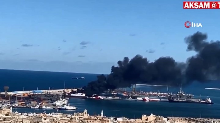 Λιβύη: Επίθεση στο λιμάνι της Τρίπολης – ΦΩΤΟ – ΒΙΝΤΕΟ