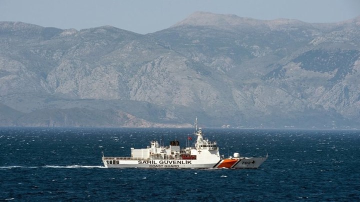 Πρόκληση στο Καστελλόριζο – Σκάφη της τουρκικής ακτοφυλακής συνόδευσαν βάρκα με μετανάστες