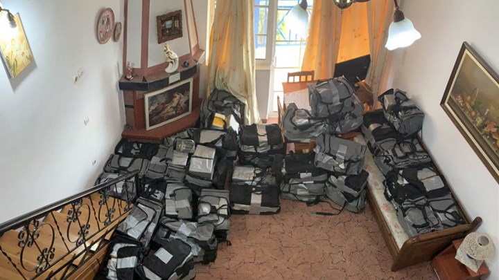 Αστακός: Χειροπέδες στον Έλληνα καταζητούμενο για το καρτέλ κοκαΐνης