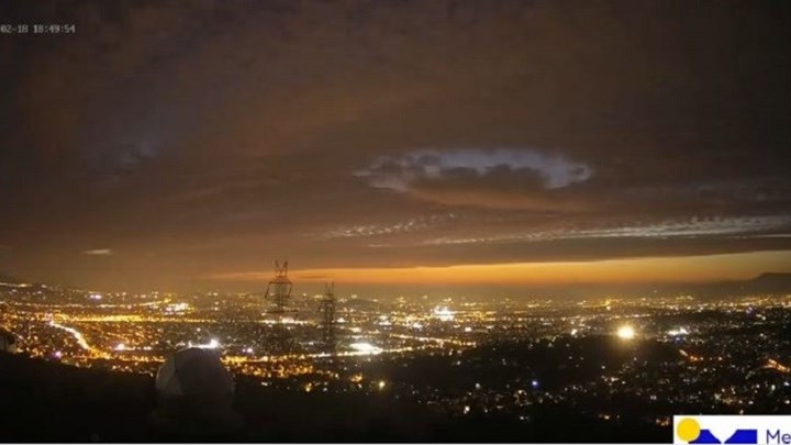 Fallstreak hole: Το μαγευτικό φαινόμενο στον ουρανό της Αθήνας