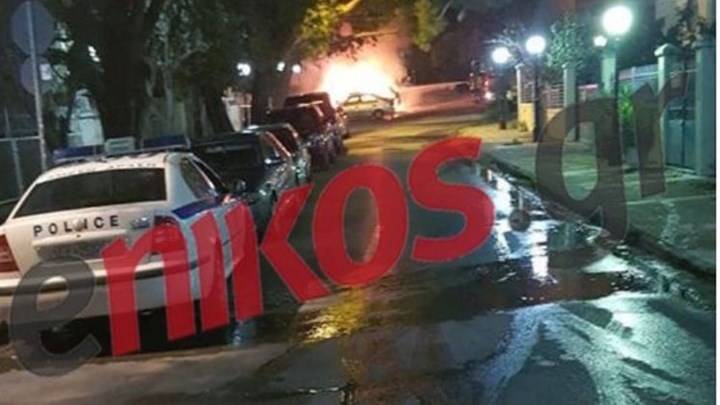 Αντιεξουσιαστές ζητούν από τους πολίτες να μην παρκάρουν δίπλα σε πολυτελή οχήματα