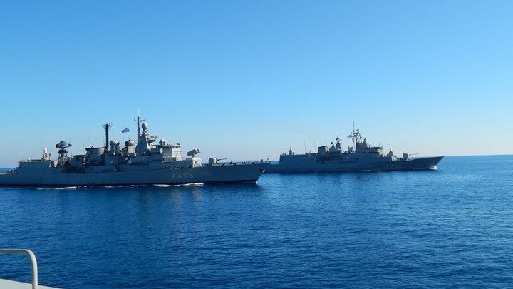 Η Φρεγάτα “Ψαρά” σκιά του Charles De Gaulle – Εντυπωσιακές ΦΩΤΟ από την άσκηση “Λόγχη”