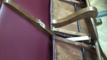 Άννα Βαγενά: Αυτά είναι τα σπασμένα καθίσματα της Βουλής – Τι λέει για το ατύχημα του Παπανδρέου – ΦΩΤΟ