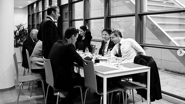 Σύνοδος Κορυφής: Το διάλειμμα του  Κυριάκου Μητσοτάκη με Ευρωπαίους ηγέτες – ΦΩΤΟ