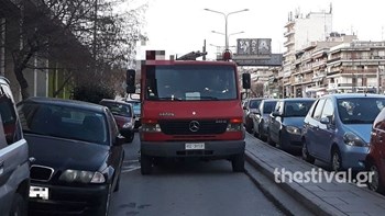 Θεσσαλονίκη: Το κερί για το Ψυχοσάββατο λαμπάδιασε το διαμέρισμα