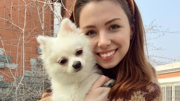 Κορονοϊός: 22χρονη Ουκρανή αρνήθηκε να εγκαταλείψει την Ουχάν χωρίς τον σκύλο της