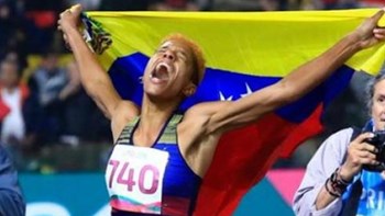 Παγκόσμιο ρεκόρ στο τριπλούν από την Ρόχας – ΒΙΝΤΕΟ