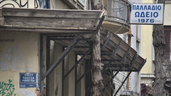 Εξάρχεια: Νέα αστυνομική επιχείρηση σε υπό κατάληψη κτίριο – Τέσσερις συλλήψεις – ΦΩΤΟ