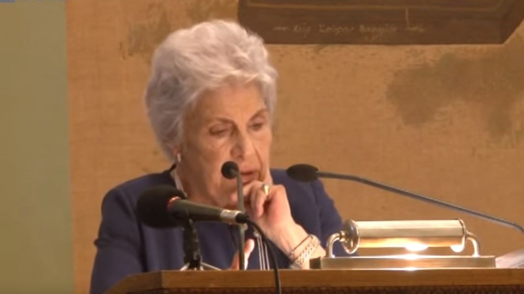 Κική Δημουλά: Όταν έγινε επίτιμη διδάκτορας – ΒΙΝΤΕΟ