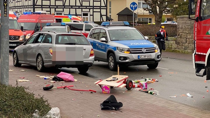 Γερμανία: Εσκεμμένα έριξε ο οδηγός το αυτοκίνητο στο πλήθος – Τουλάχιστον 30 οι τραυματίες