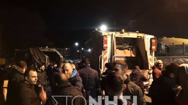 Λέσβος: Τεταμένη η κατάσταση στο λιμάνι της Μυτιλήνης – Δυνάμεις της αστυνομίας έχουν αποκλείσει τις τρεις εισόδους