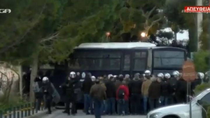 Συνέδριο ΓΣΕΕ: Δρακόντεια μέτρα και απαγόρευση εισόδου στους δημοσιογράφους – ΒΙΝΤΕΟ