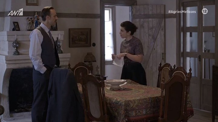 Άγριες Μέλισσες: Σε τρυφερό τετ α τετ Τόλλιας και Ουρανία – Πώς αντιδρά η Παγώνα