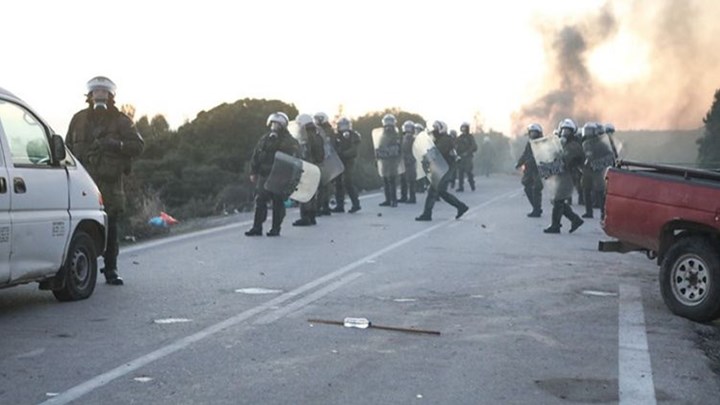 “Πυρ ομαδόν” της αντιπολίτευσης κατά της κυβέρνησης για το μεταναστευτικό