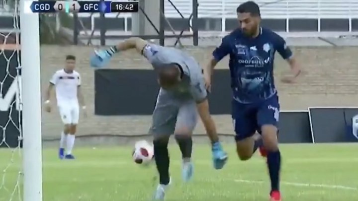 Τερματοφύλακας πέτυχε το αυτογκόλ της χρονιάς στην Παραγουάη – ΒΙΝΤΕΟ