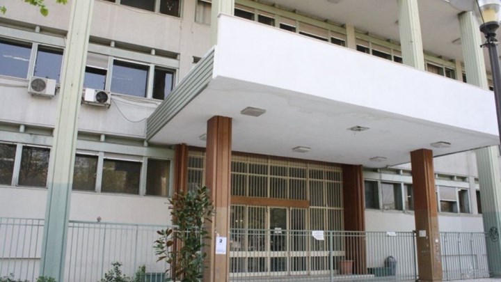 Λάρισα: Πήγε μάρτυρας σε δίκη και “έφαγε” πρόστιμο γιατί άναψε τσιγάρο