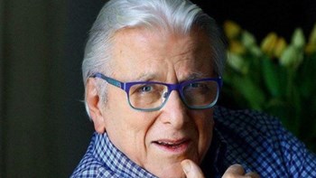 Κώστας Βουτσάς: Σε λαϊκό προσκύνημα η σορός του – Την Παρασκευή η κηδεία