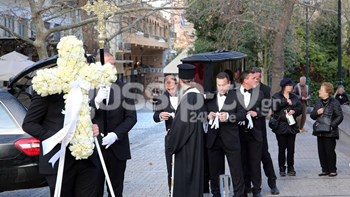 Κώστας Βουτσάς: Σε λαϊκό προσκύνημα η σορός του αγαπημένου ηθοποιού – ΦΩΤΟ