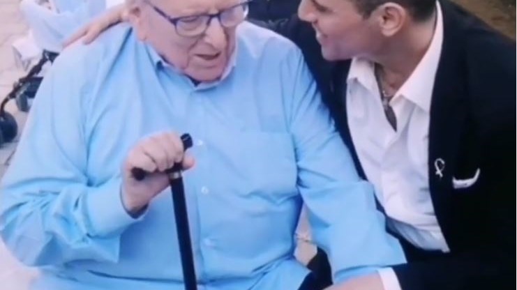 Άνθιμος Ανανιάδης: Το συγκλονιστικό αντίο στον Κώστα Βουτσά – ΒΙΝΤΕΟ