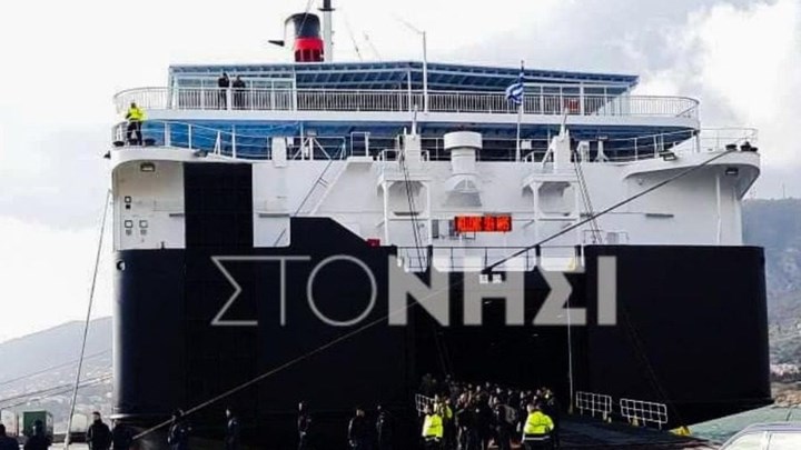 Μεταναστευτικό: Έφυγαν τα ΜΑΤ από τη Λέσβο – Καταγγελία Γερακαράκου για χειρονομίες λιμενικών