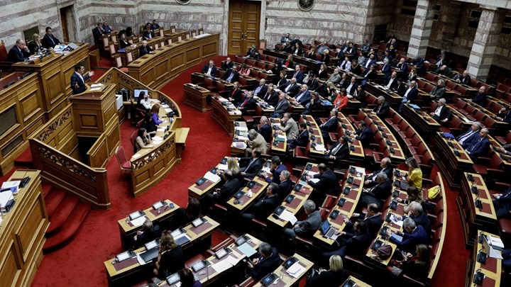 Βουλή: Εγκρίθηκε το ασφαλιστικό νομοσχέδιο με 158 ”ναι” – ΤΩΡΑ