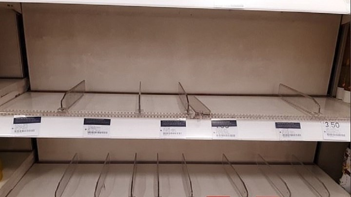 Κορονοϊός: Οι Βρετανοί ετοιμάζονται για τα χειρότερα