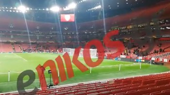 Άρσεναλ – Ολυμπιακός: Οι Έλληνες οπαδοί στις εξέδρες του Emirates – ΒΙΝΤΕΟ