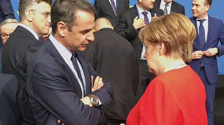 Τηλεφωνική επικοινωνία Μητσοτάκη – Μέρκελ για μεταναστευτικό και κορονοϊό