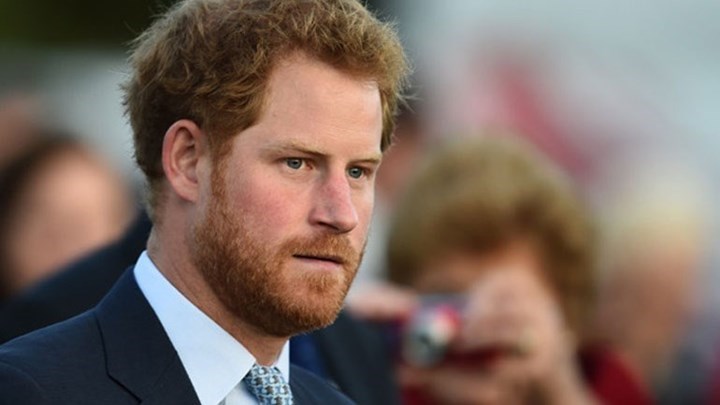 Αντιδράσεις για τον πρίγκιπα Χάρι: Έκλεισε όλη την πρώτη θέση σε τρένο για τον ίδιο – ΦΩΤΟ