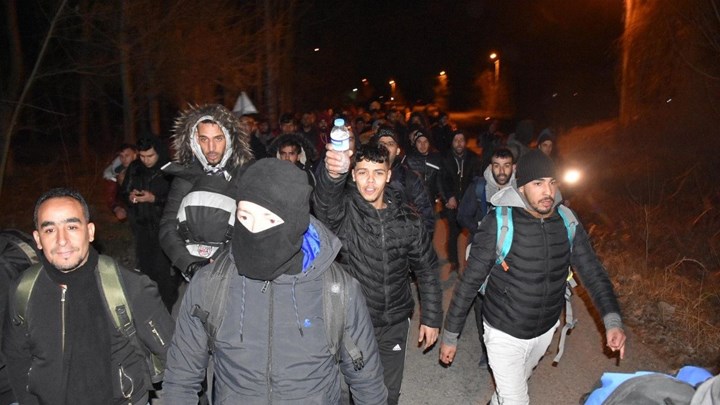 Προκαλεί η Τουρκία:Οι πρόσφυγες αποτελούν πλέον πρόβλημα της Ευρώπης – Δύσκολη νύχτα στα σύνορα – ΦΩΤΟ – ΒΙΝΤΕΟ